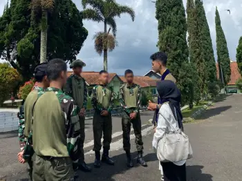 Kunjungan Ke Barak